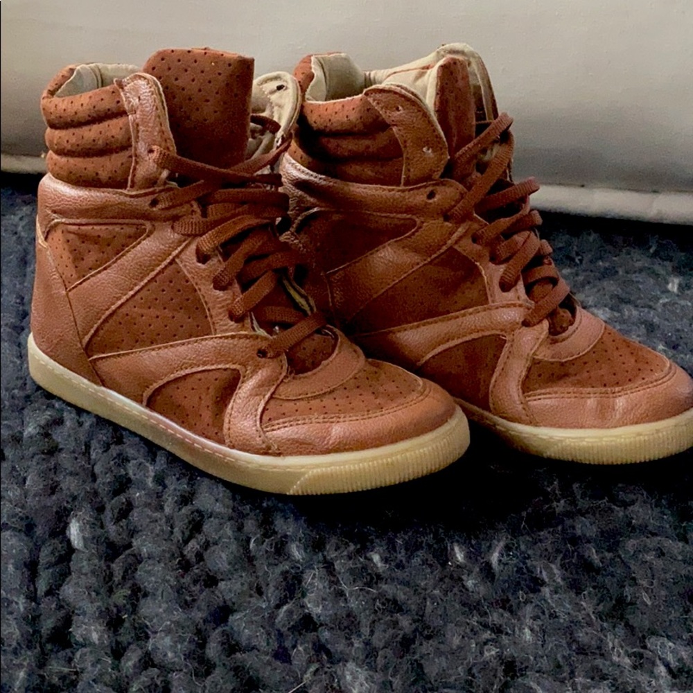 Heeled sneakers